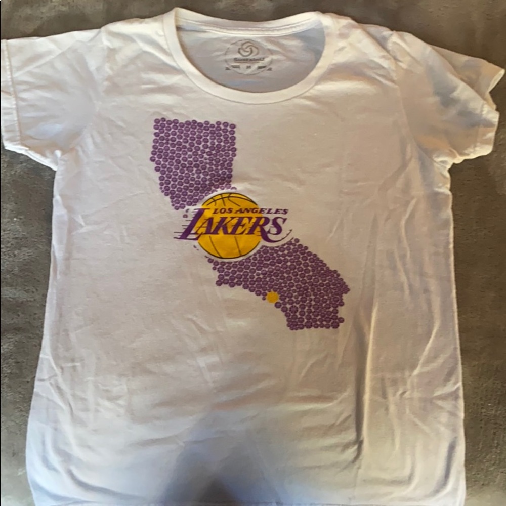 Women’s medium LA Lakers tshirt